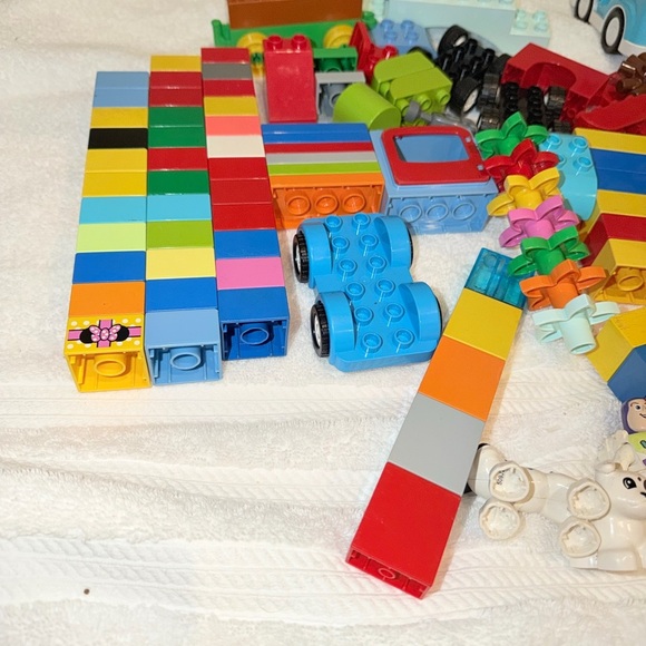 LEGO Duplo Bulk Mixed Lot of 110 Plus Colored Bricks/Blocks People Animals Buzz - Picture 2 of 7
